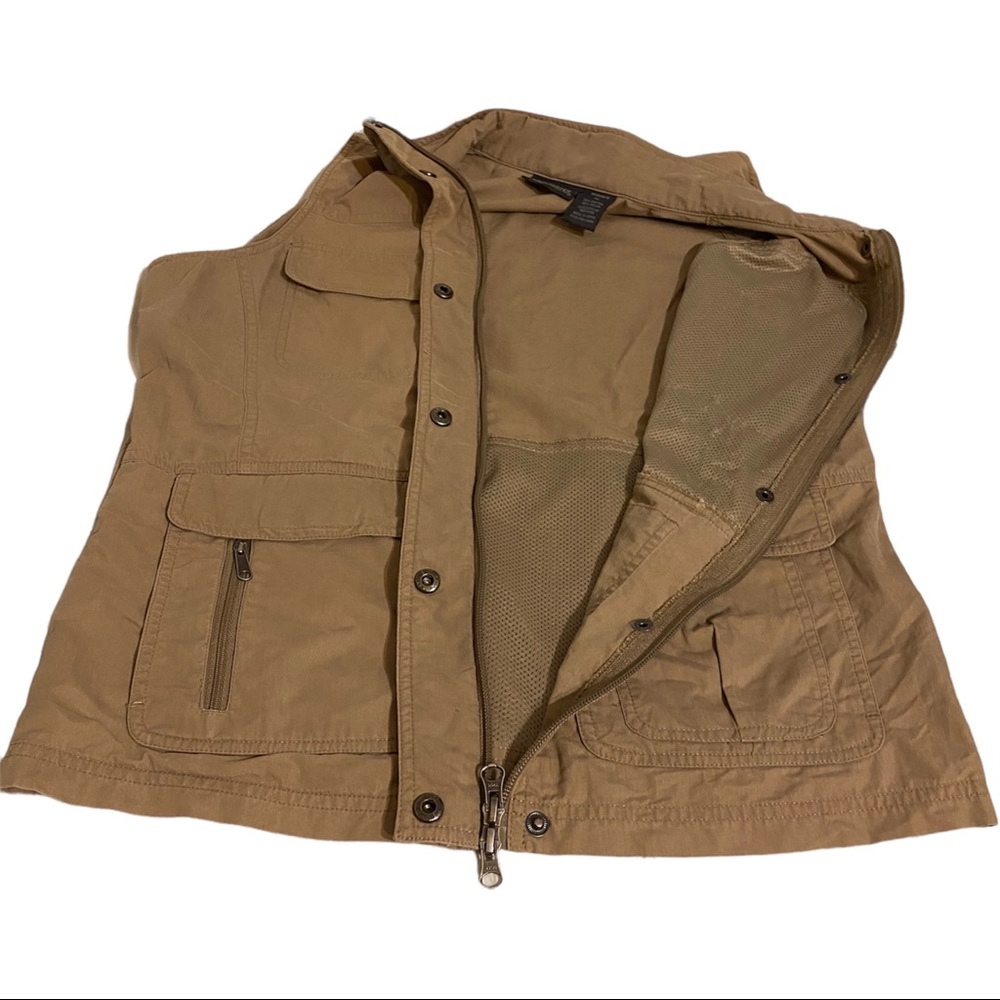 SOLD-Magellan’s Women’s Traveler’s Pocket Vest, size Medium - Picture 10 of 13